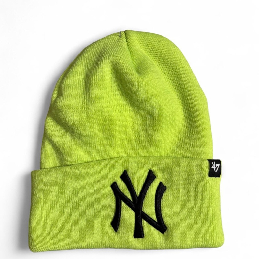 NY YANKEES BEANIE NWOT